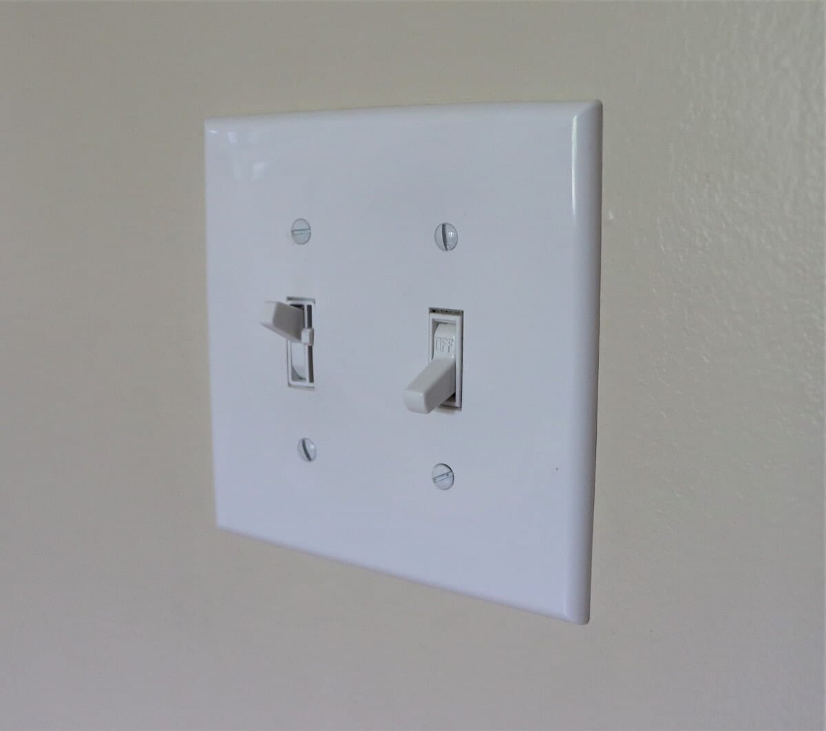 picture of a dimmer light switch